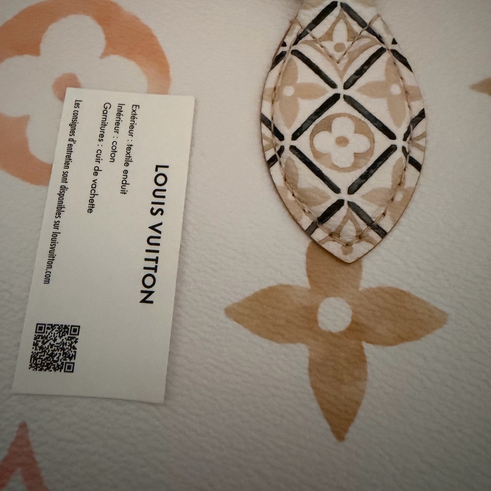 Louis Vuitton White and Gold Monogram Tote Bag - Picture 8 of 14